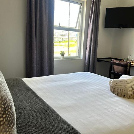 Skyfly Bed & Breakfast Manzini Bagian luar foto