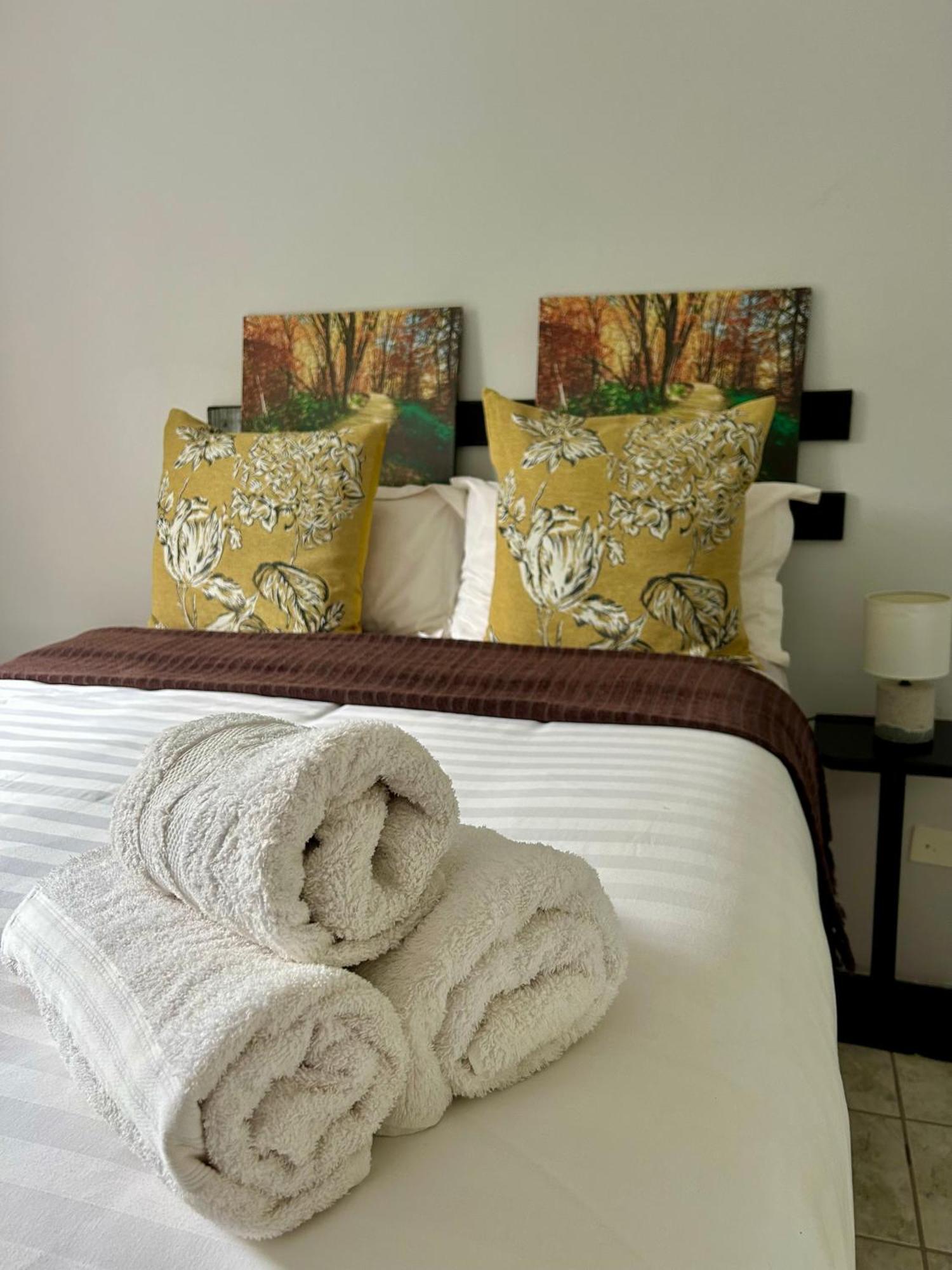 Skyfly Bed & Breakfast Manzini Bagian luar foto