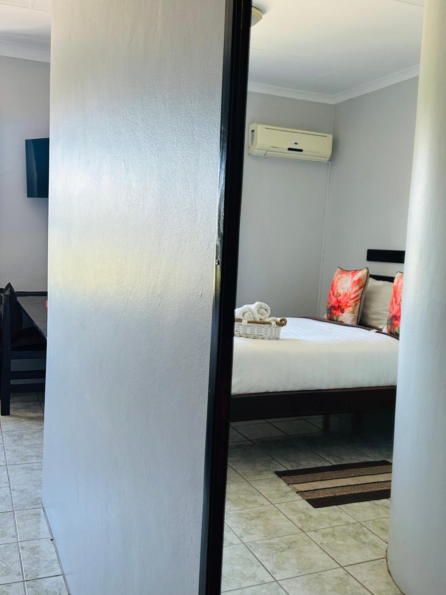 Skyfly Bed & Breakfast Manzini Bagian luar foto
