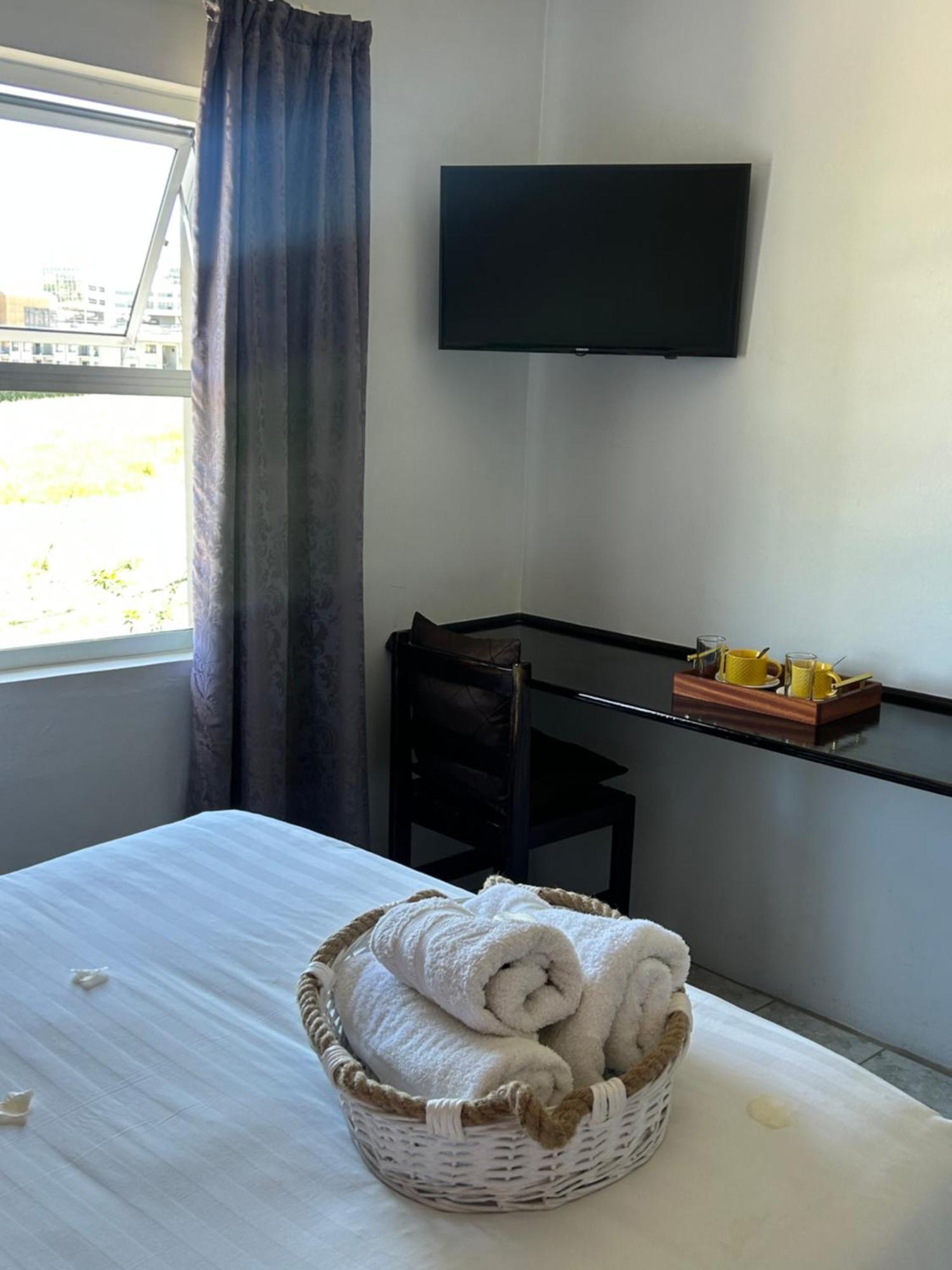 Skyfly Bed & Breakfast Manzini Bagian luar foto