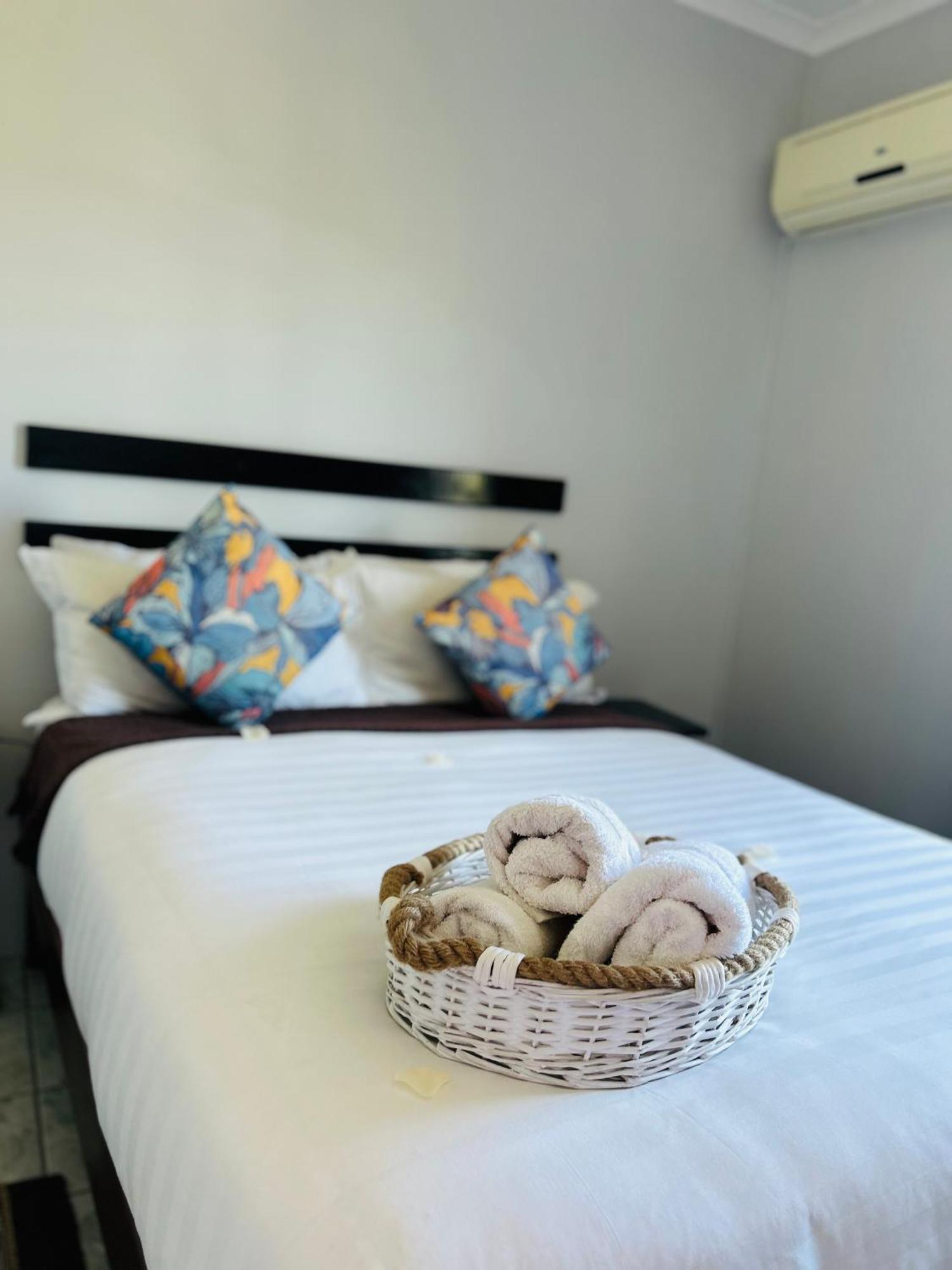 Skyfly Bed & Breakfast Manzini Bagian luar foto