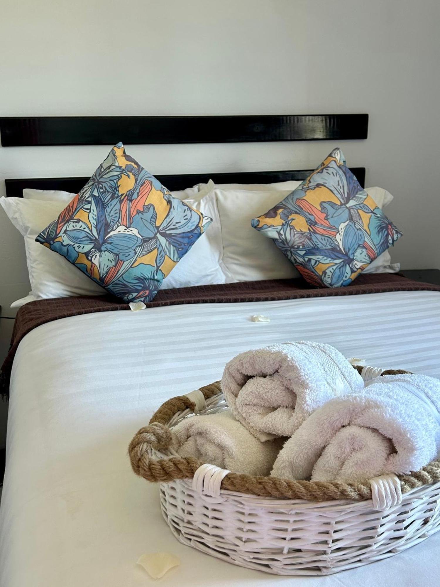 Skyfly Bed & Breakfast Manzini Bagian luar foto