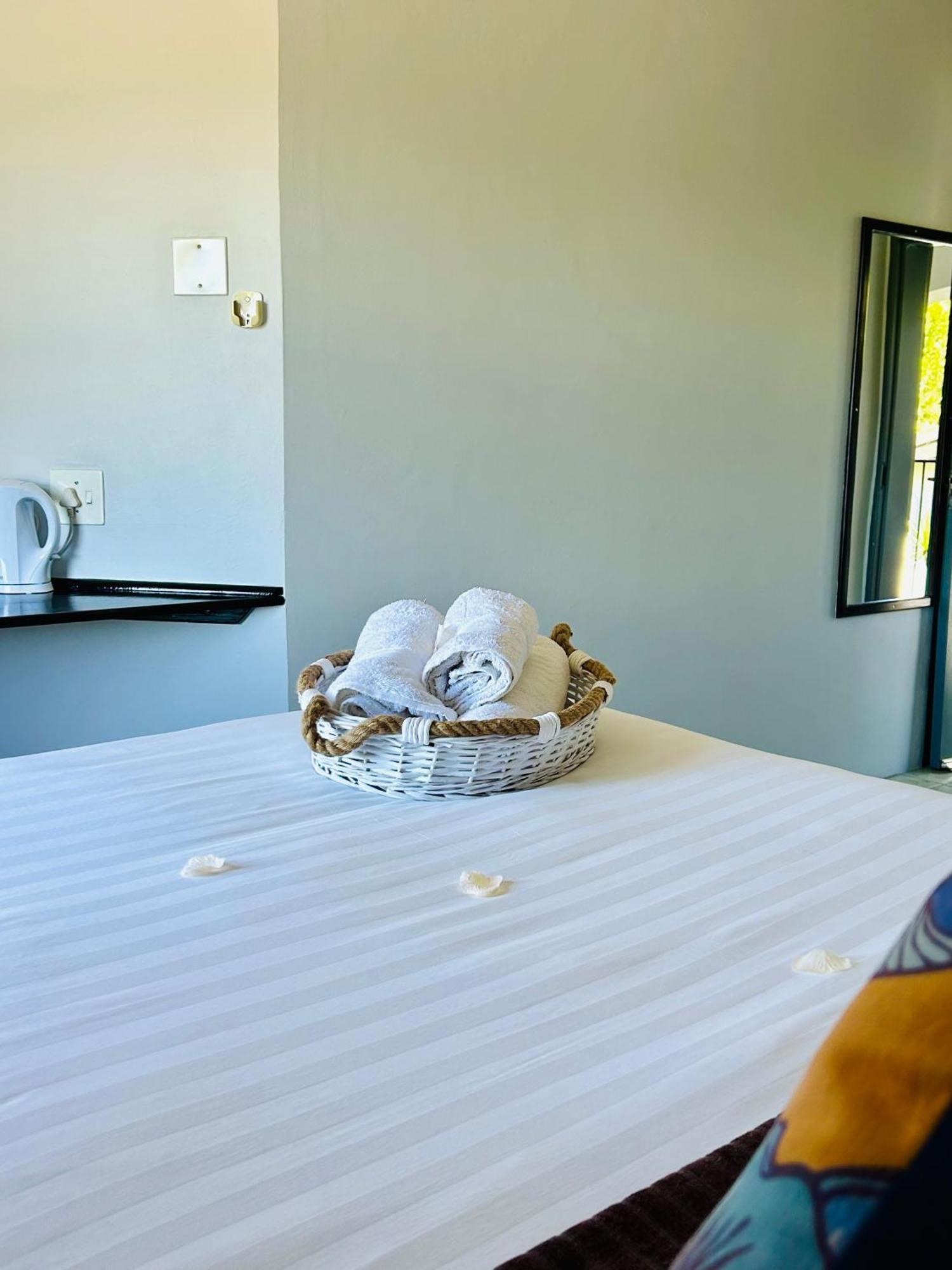 Skyfly Bed & Breakfast Manzini Bagian luar foto