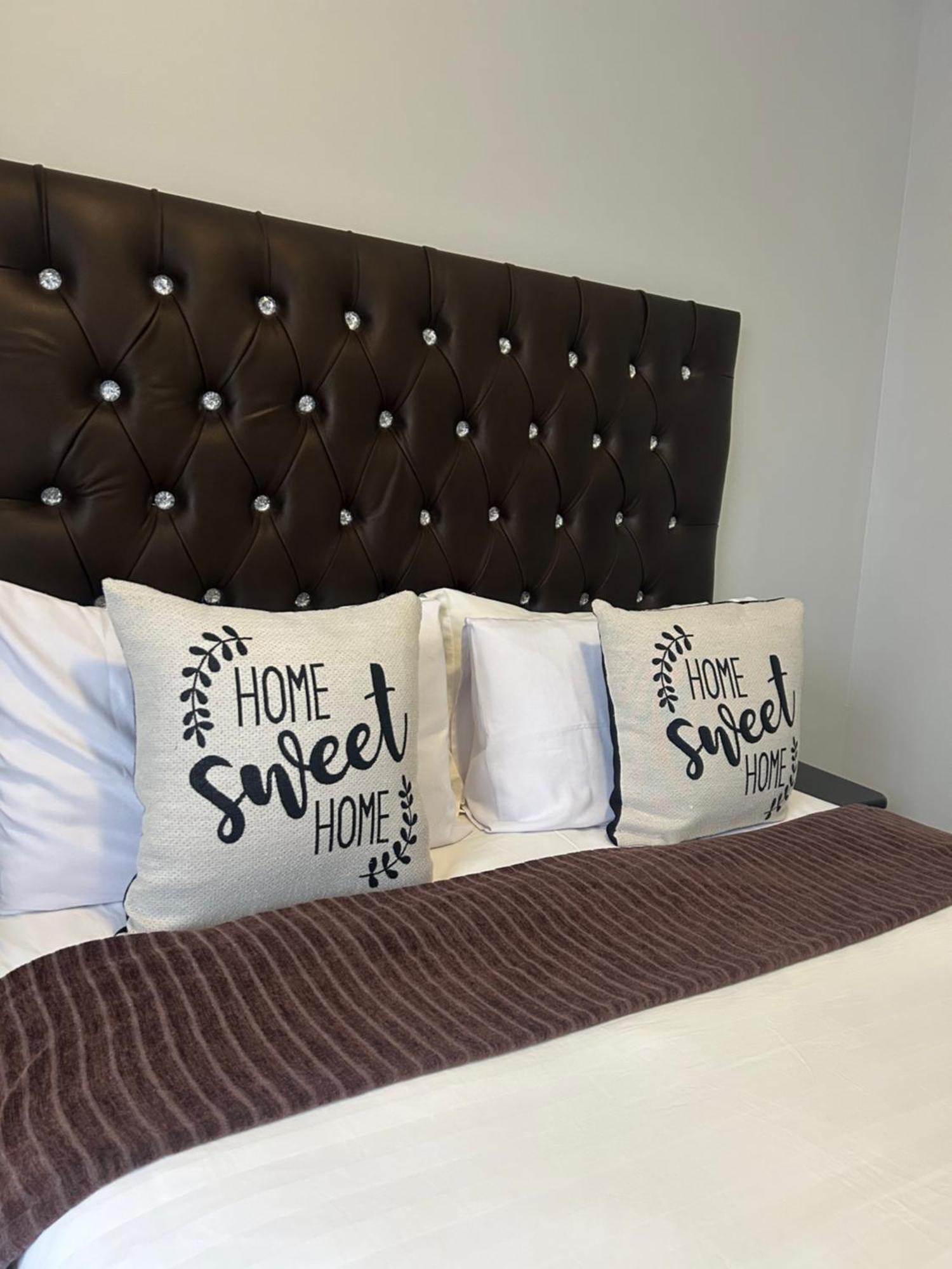 Skyfly Bed & Breakfast Manzini Bagian luar foto