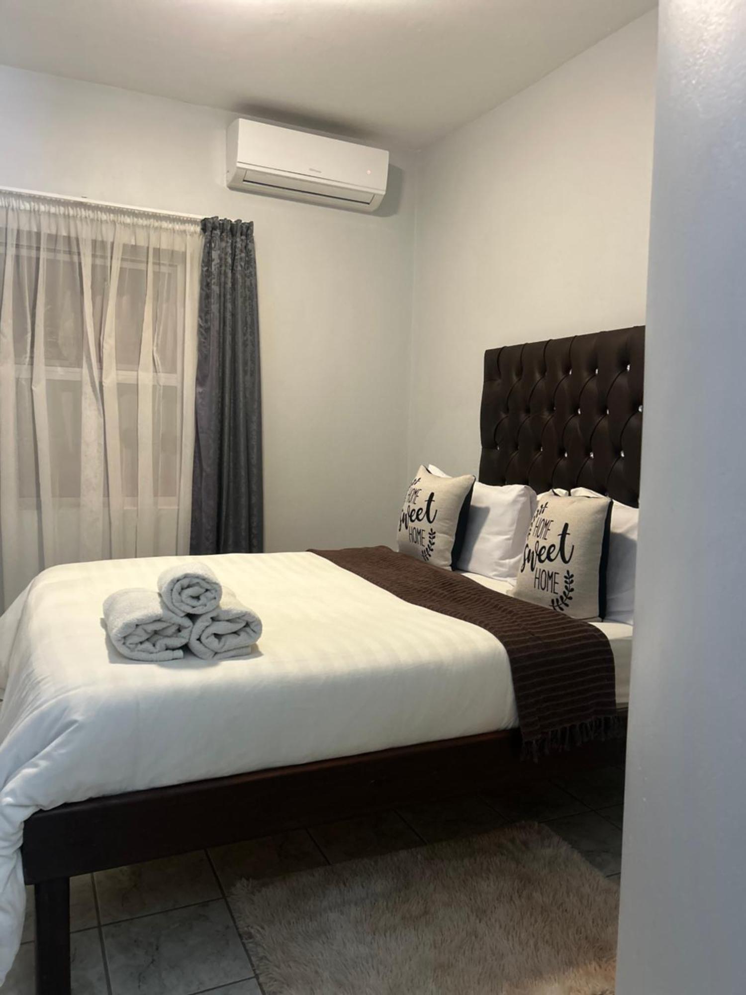 Skyfly Bed & Breakfast Manzini Bagian luar foto