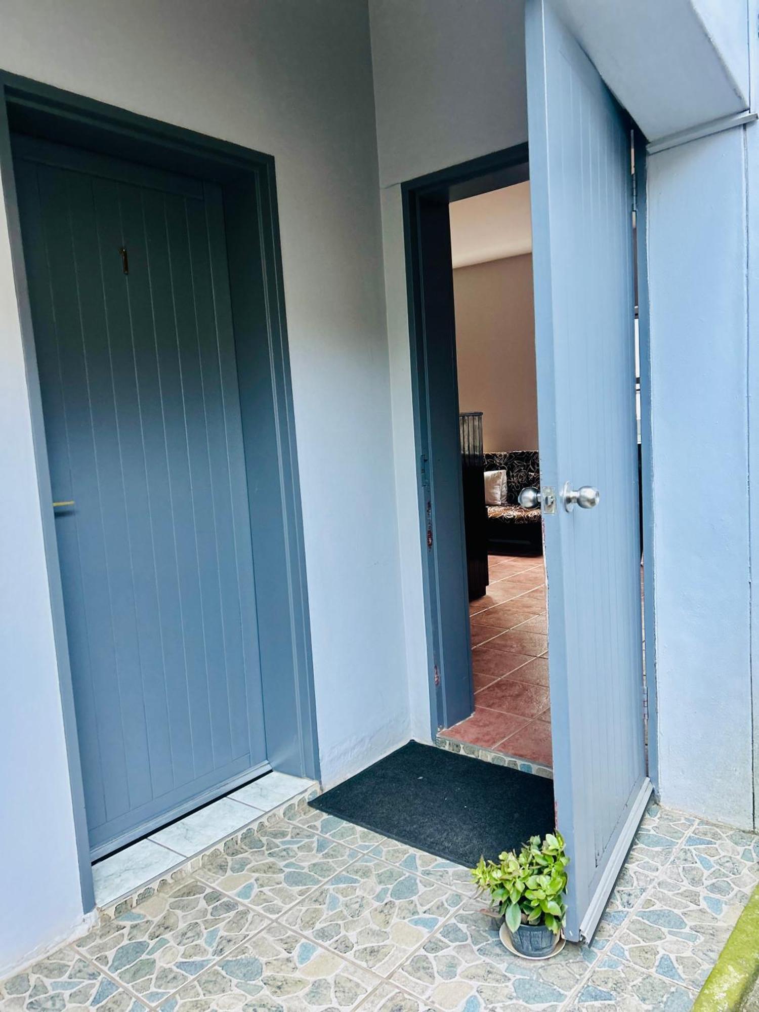 Skyfly Bed & Breakfast Manzini Bagian luar foto