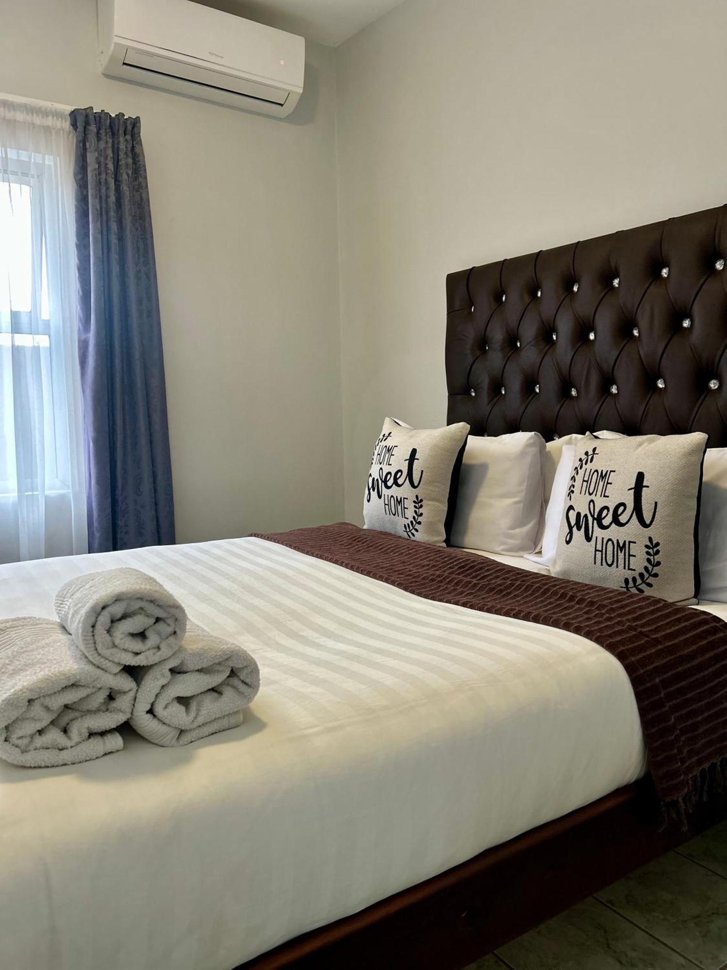Skyfly Bed & Breakfast Manzini Bagian luar foto