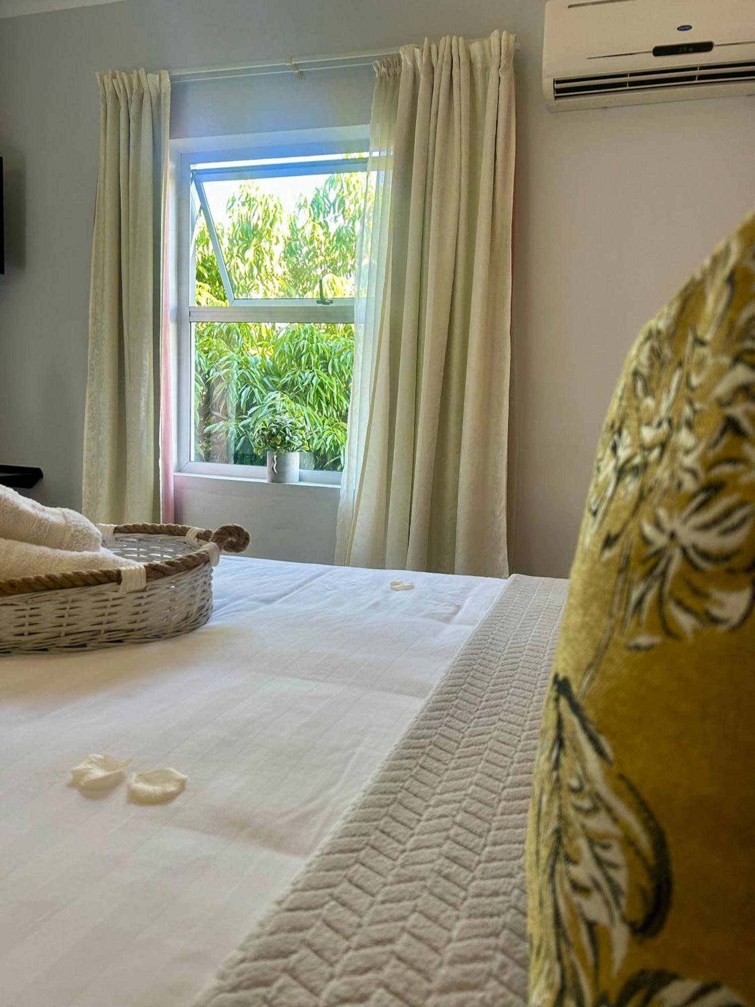 Skyfly Bed & Breakfast Manzini Bagian luar foto