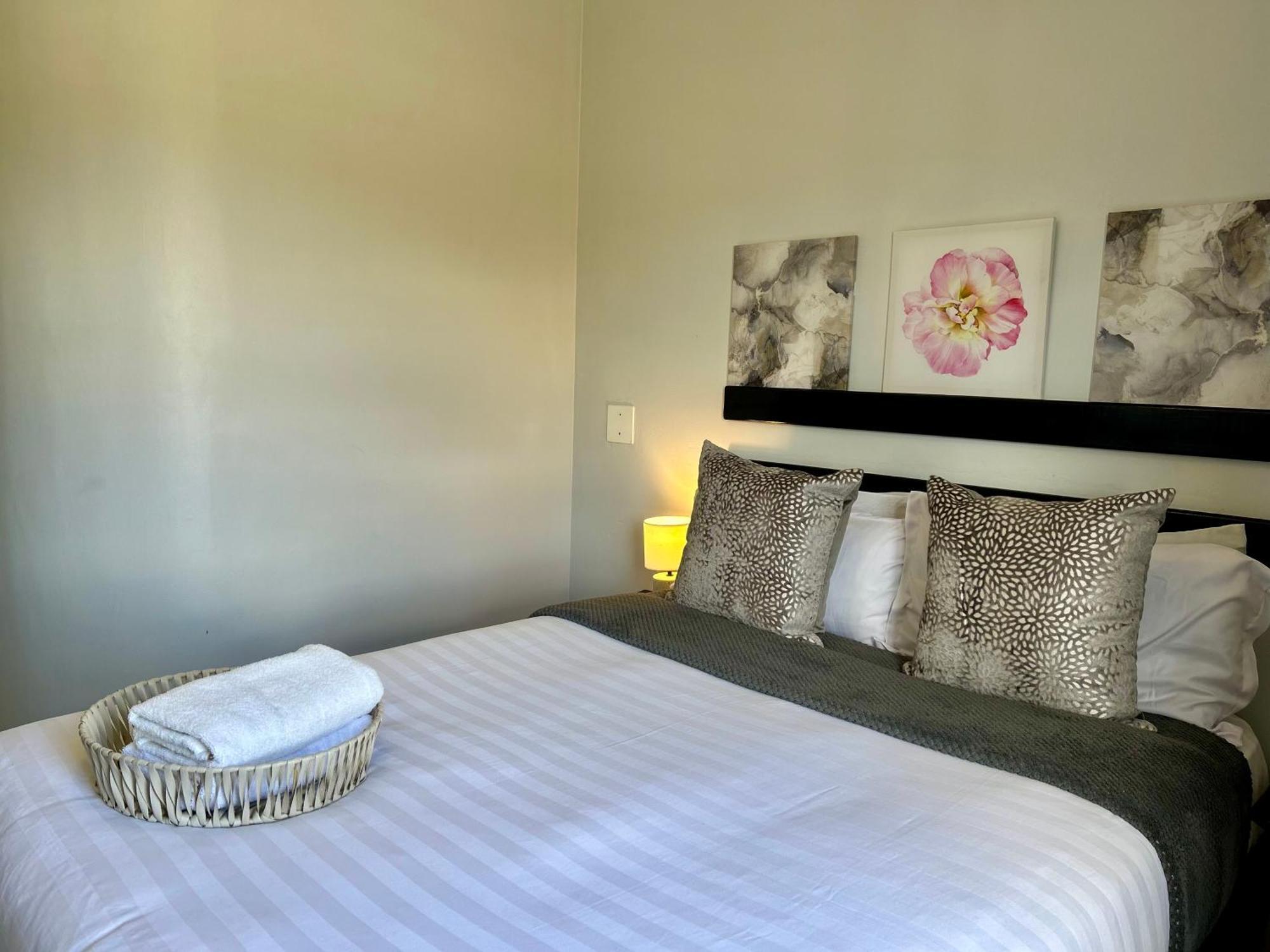 Skyfly Bed & Breakfast Manzini Bagian luar foto
