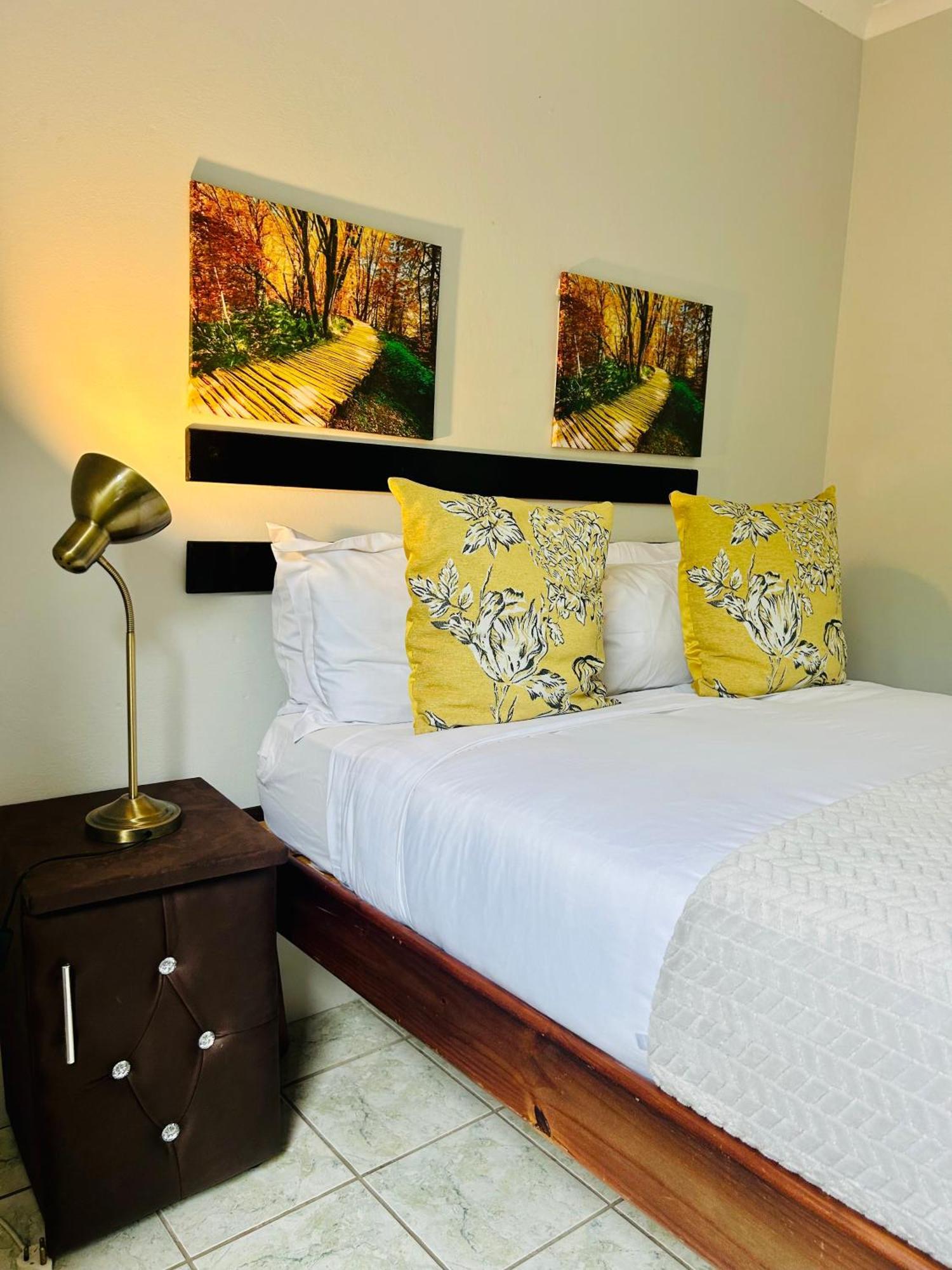 Skyfly Bed & Breakfast Manzini Bagian luar foto